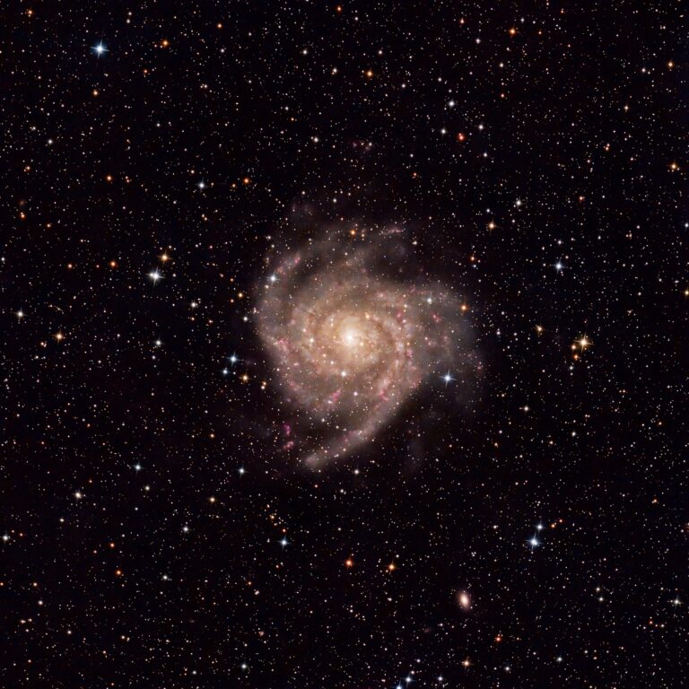 Galaxie IC 342 a NGC 4236
